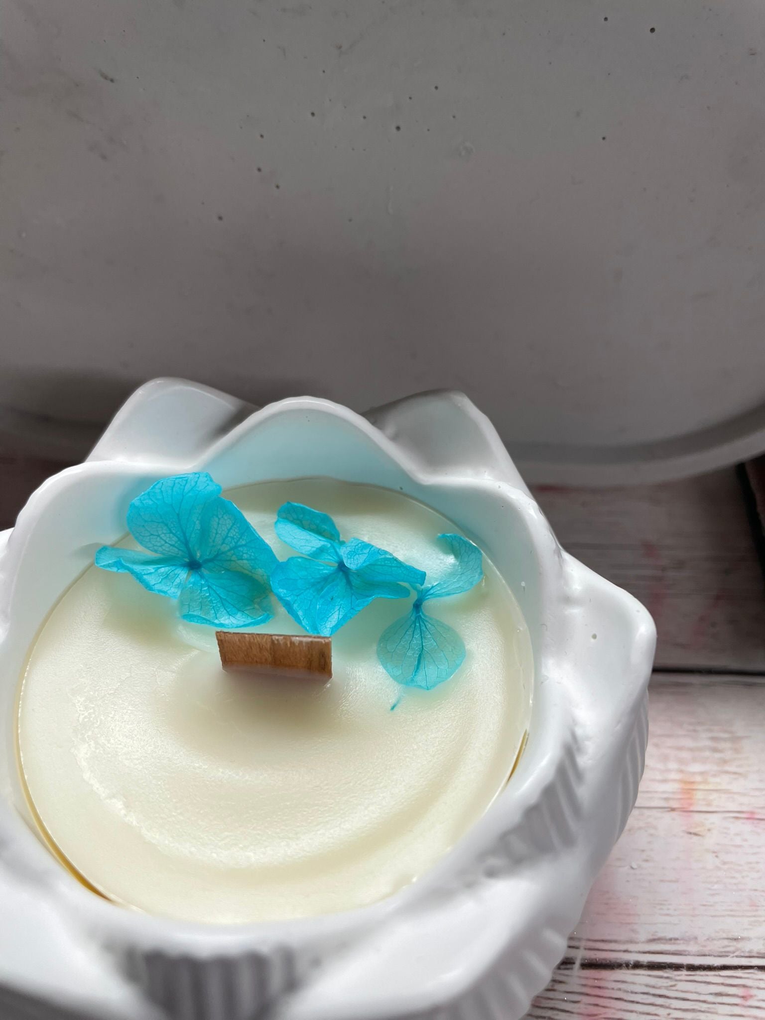 Vaso in ceramica fiori di loto, candela cera di soia con fiori essicati colorati, matrimonio, cresima, comunione, battesimo