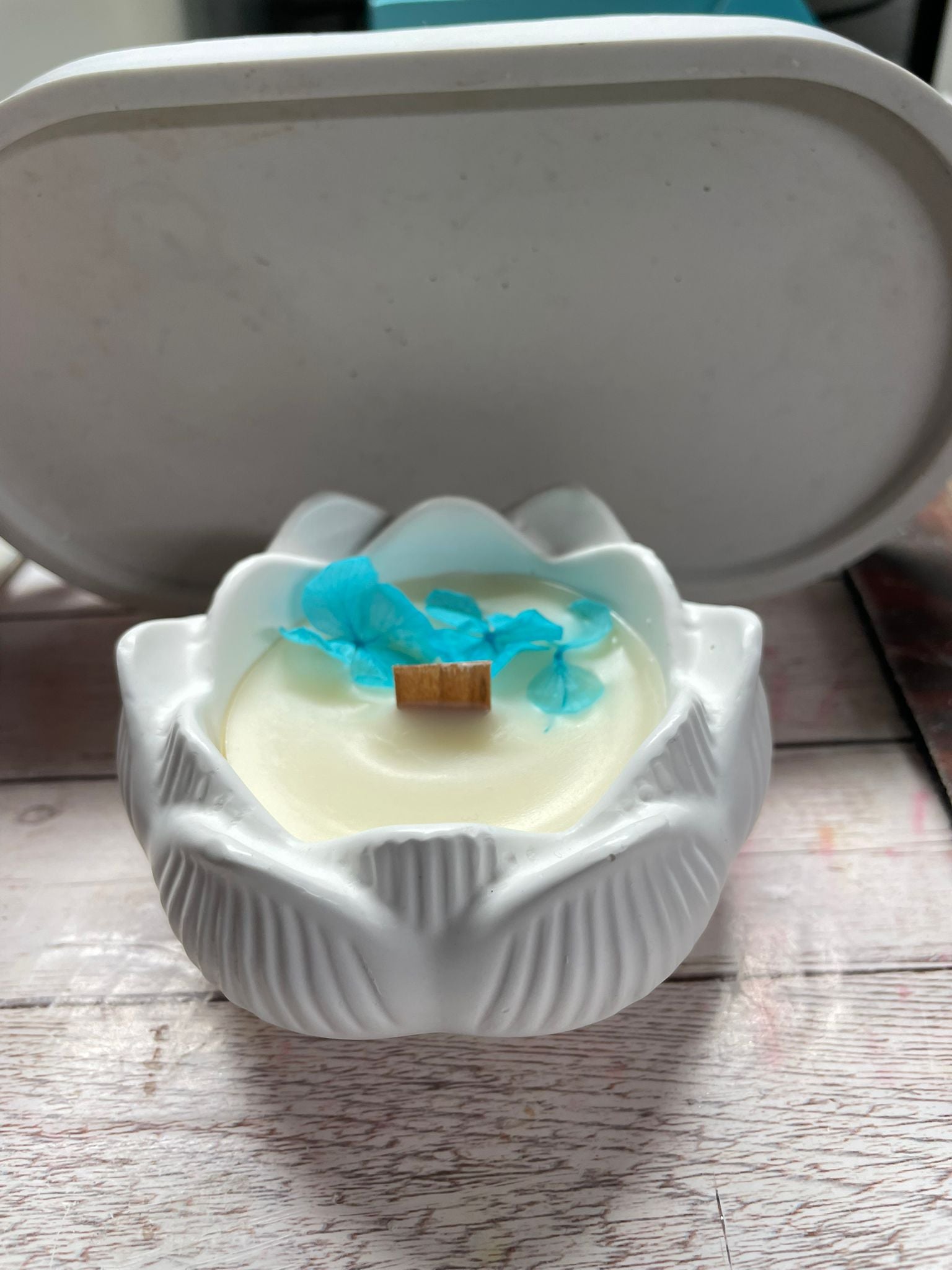 Vaso in ceramica fiori di loto, candela cera di soia con fiori essicati colorati, matrimonio, cresima, comunione, battesimo