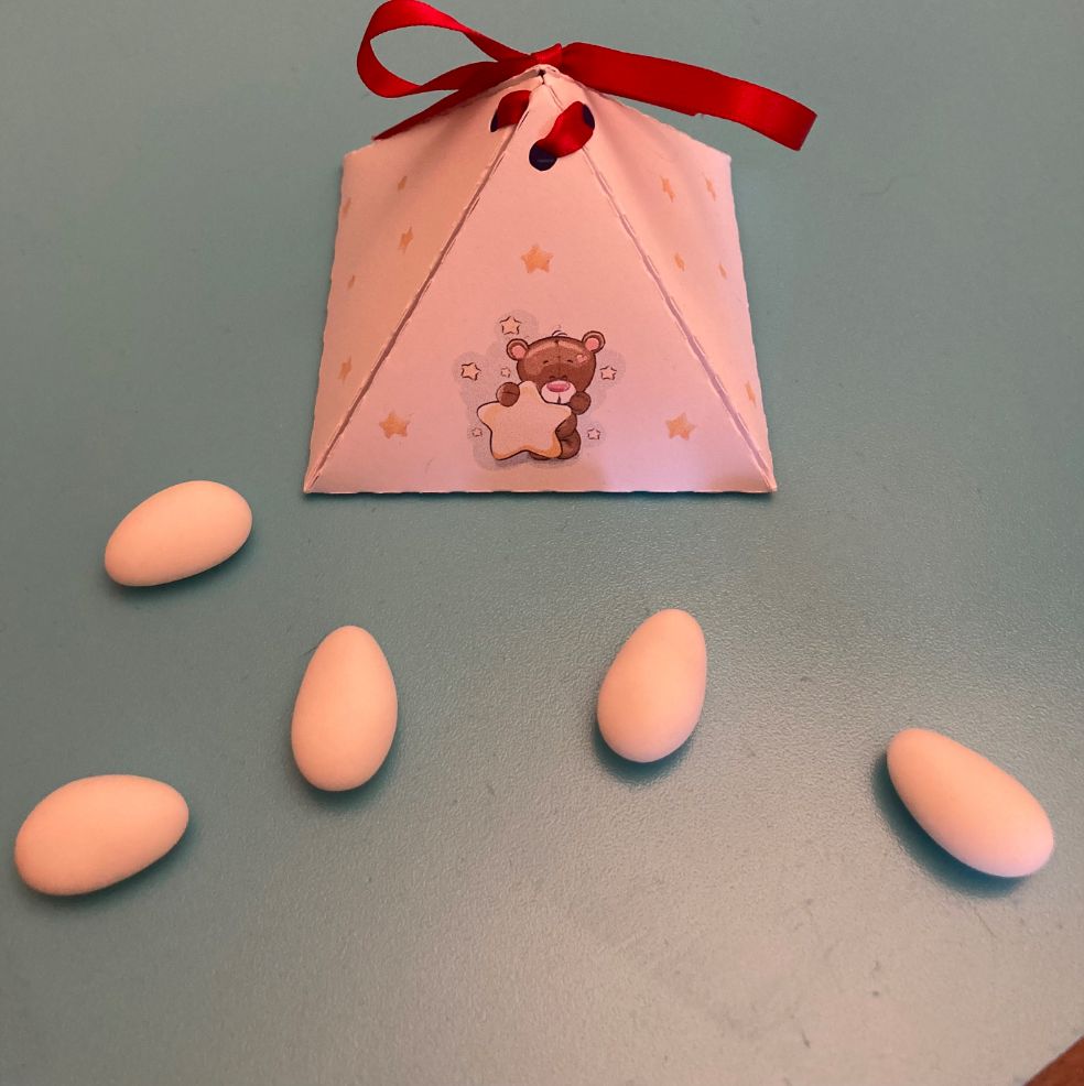 Scatolina a piramide per bomboniere, portaconfetti, battesimo, laurea, comunione